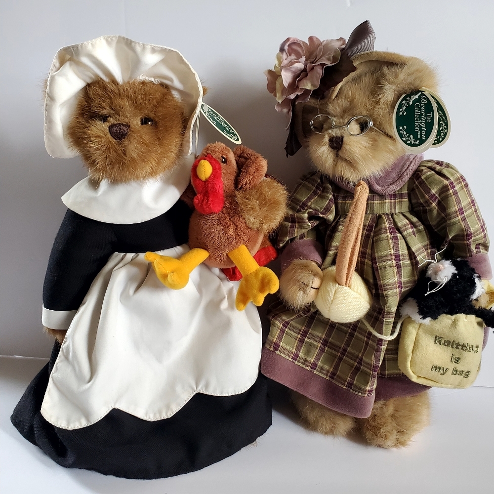 The Bearingto Collection Two Charming Bear Figurines in Traditional Outfits